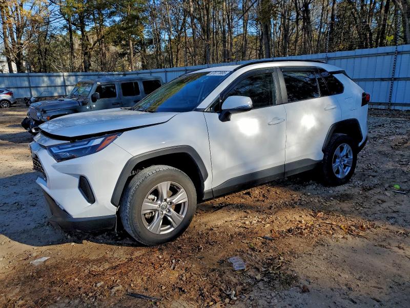 2022 TOYOTA RAV4 XLE — VIN 2T3W1RFV0NW195874