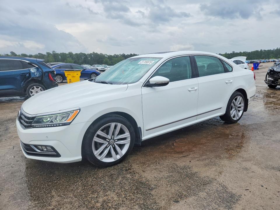 2017 VOLKSWAGEN PASSAT — VIN 1VWGT7A38HC058081