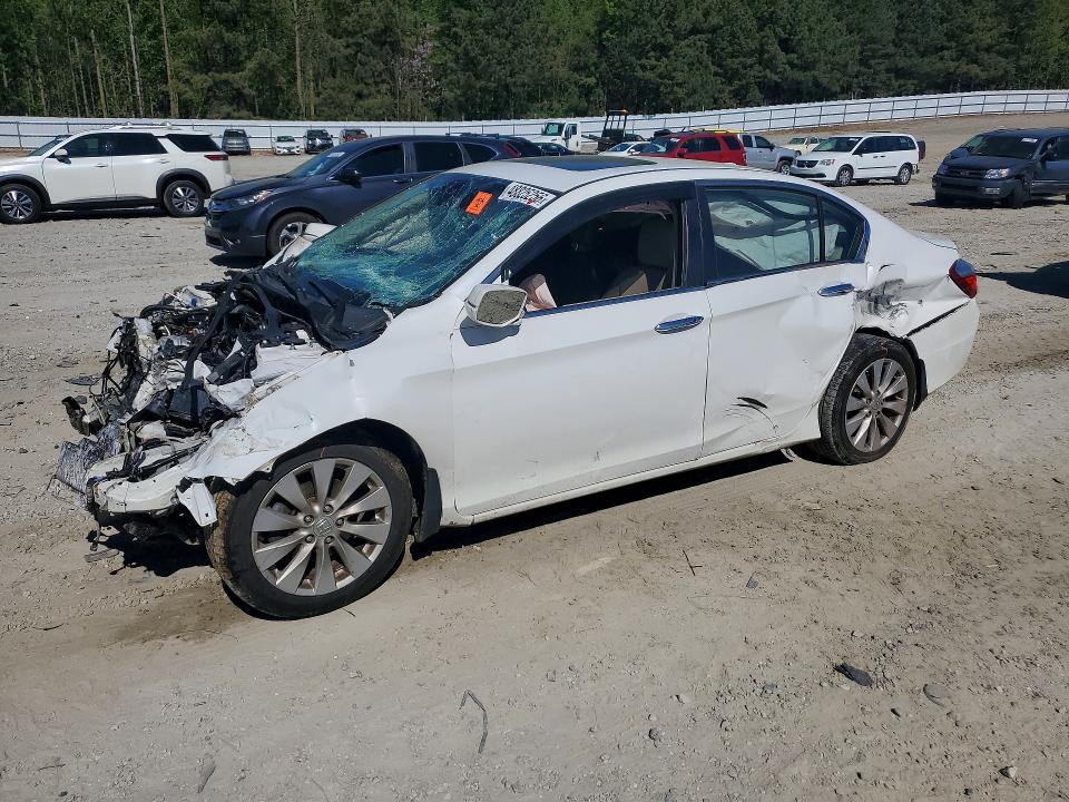 2015 HONDA ACCORD — VIN 1HGCR2F88FA179811
