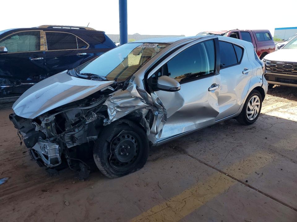 2015 TOYOTA PRIUS C — VIN JTDKDTB39F1106083