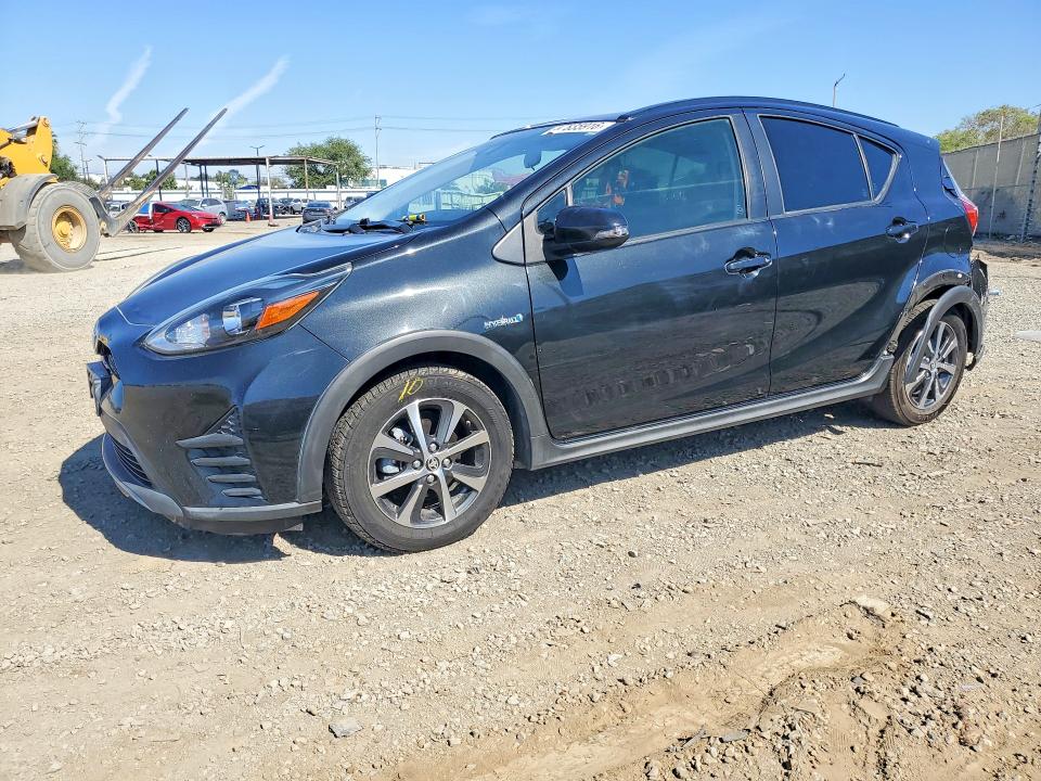 2018 TOYOTA PRIUS C — VIN JTDKDTB31J1606750
