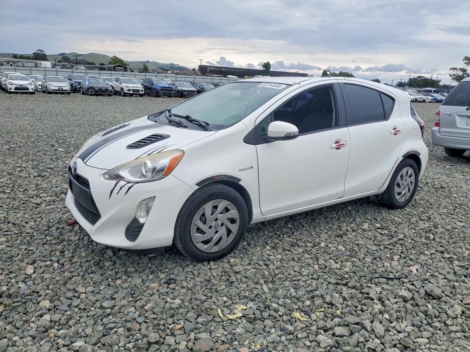 2016 TOYOTA PRIUS C — VIN JTDKDTB3XG1121645