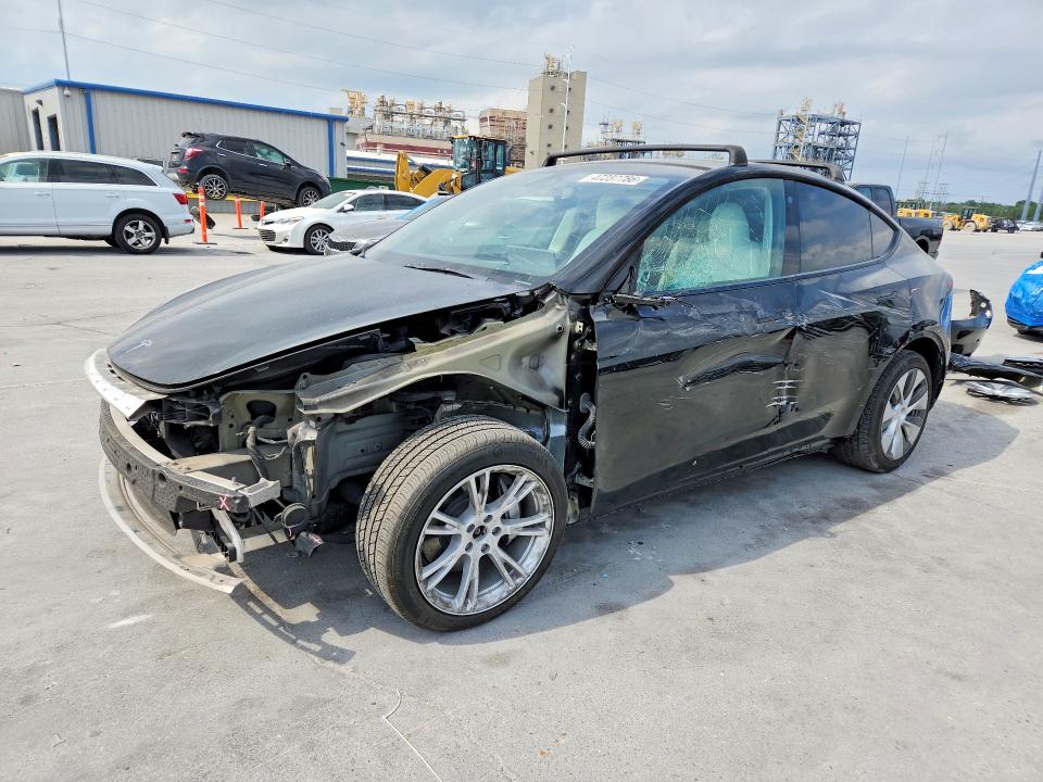 2023 TESLA MODEL Y — VIN 7SAYGAEE6PF692949