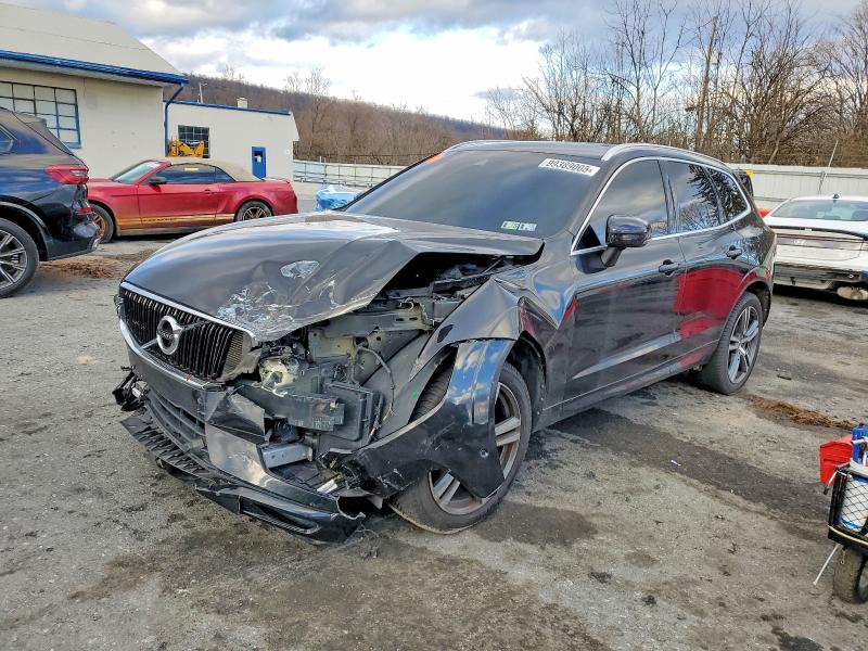 2018 VOLVO XC60 — VIN YV4102RK3J1064904
