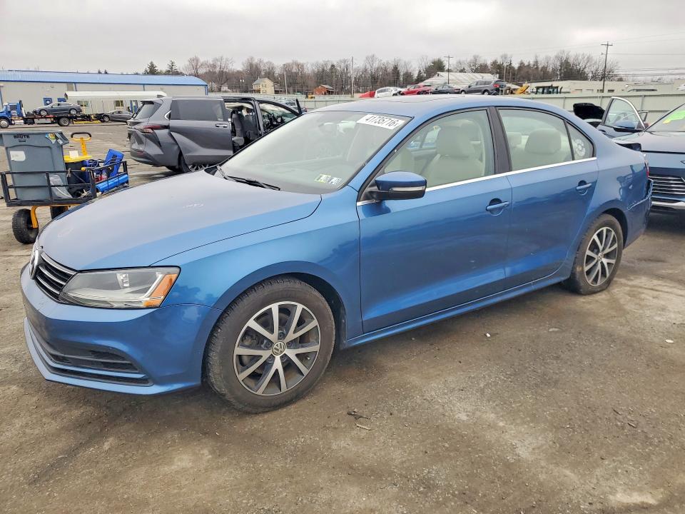 2017 VOLKSWAGEN JETTA — VIN 3VWDB7AJ8HM331085