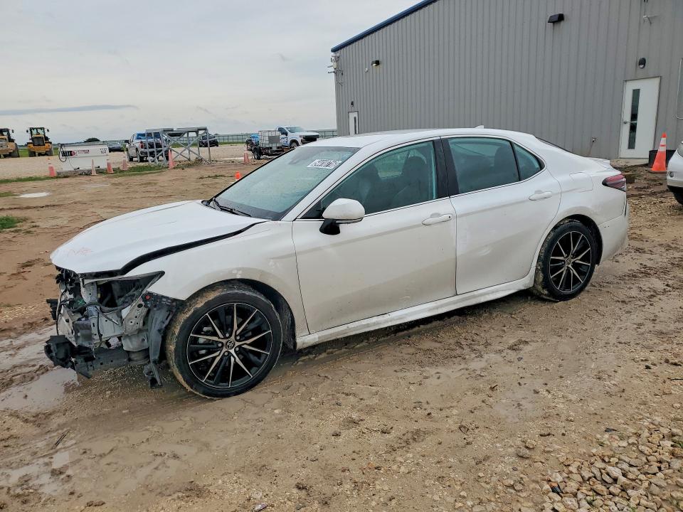 2022 TOYOTA CAMRY — VIN 4T1G11AKXNU676176
