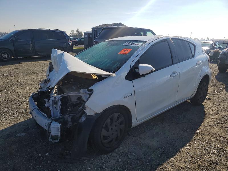 2016 TOYOTA PRIUS C — VIN JTDKDTB38G1129887