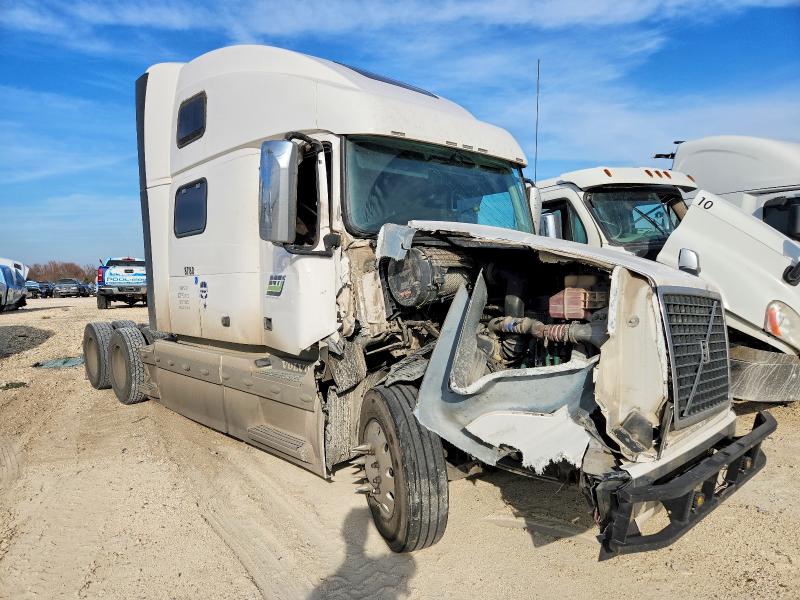 2015 VOLVO VN — VIN 4V4NC9EJ1FN908637