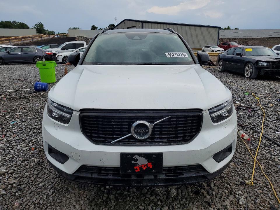 YV4162UM2L2183810