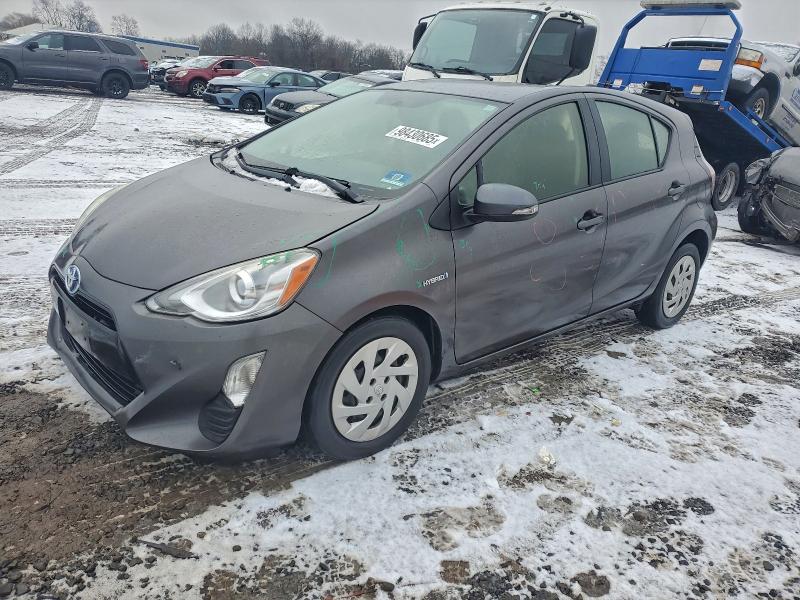 2016 TOYOTA PRIUS C — VIN JTDKDTB38G1132675