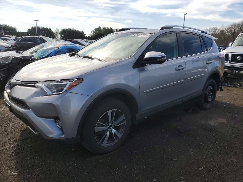 2018 TOYOTA RAV4 — VIN JTMRFREV4JD247420