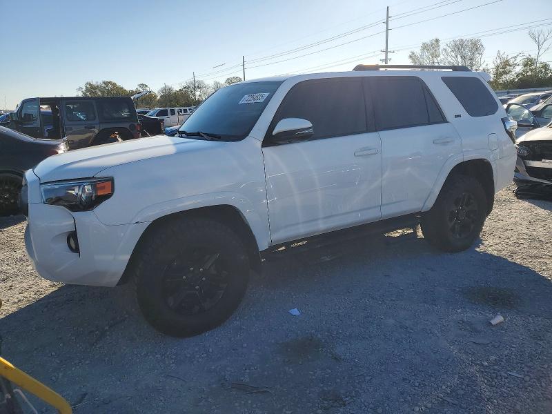 2018 TOYOTA 4RUNNER SR — VIN JTEBU5JR0J5591342