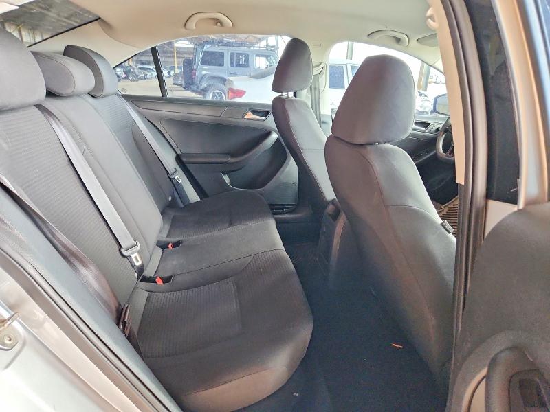 3VW267AJ2GM305348