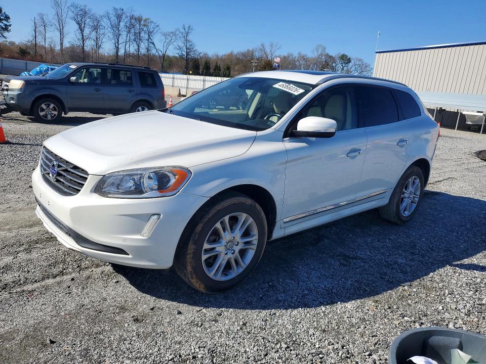 2015 VOLVO XC60 — VIN YV4612RK5F2705572