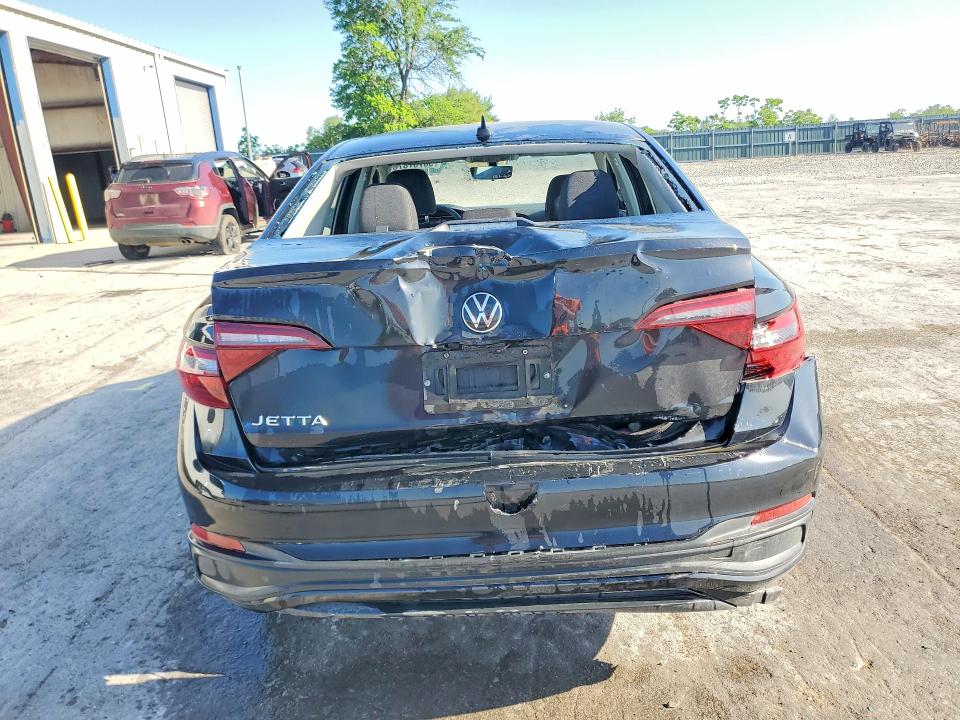 3VW5M7BU7PM030975