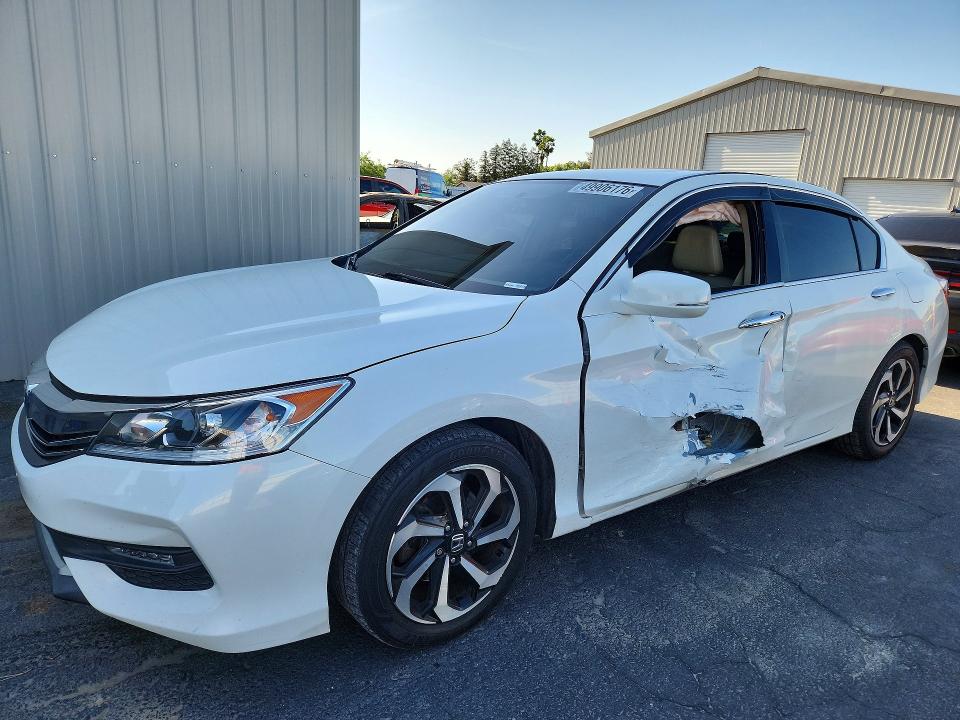 2017 HONDA ACCORD — VIN 1HGCR3F83HA024236