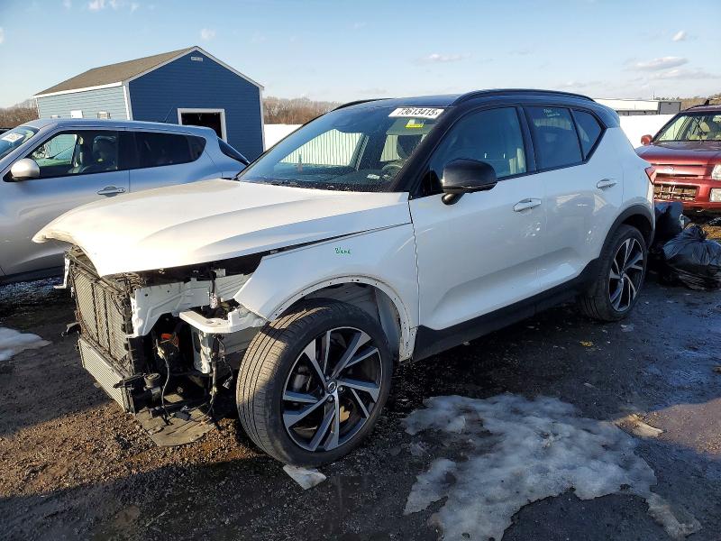 2022 VOLVO XC40 — VIN YV4162UM3N2788776