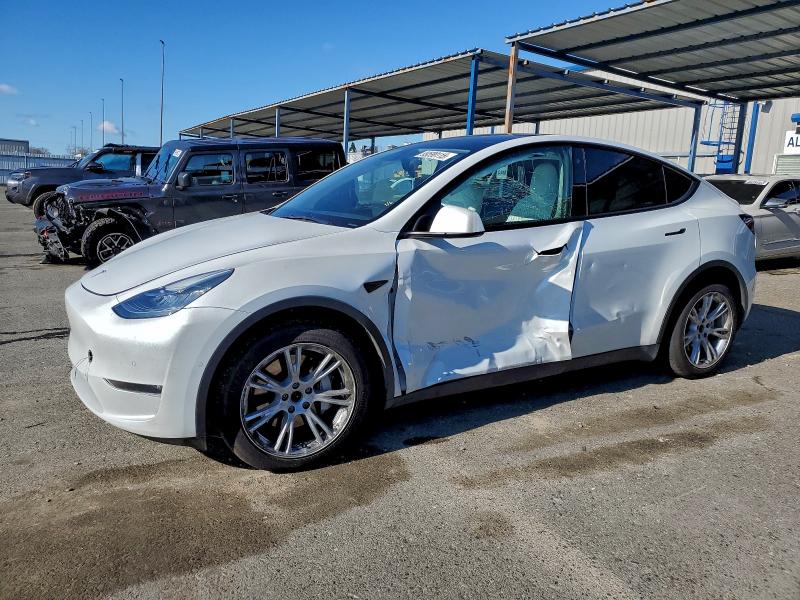 2022 TESLA MODEL Y — VIN 7SAYGDEEXNF342853