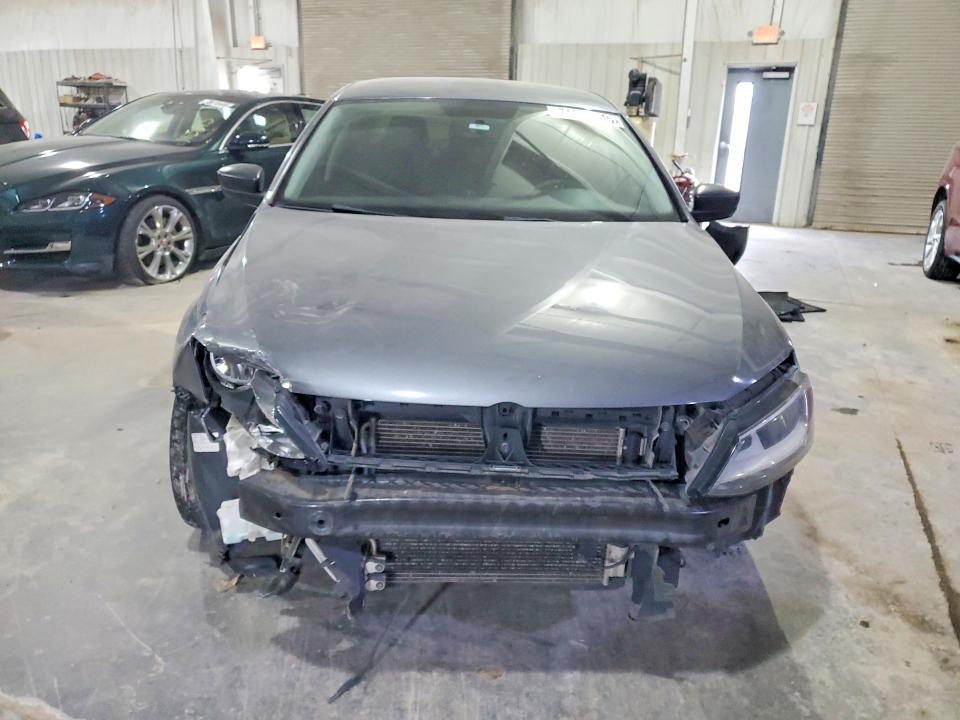 3VW2K7AJ9FM418675