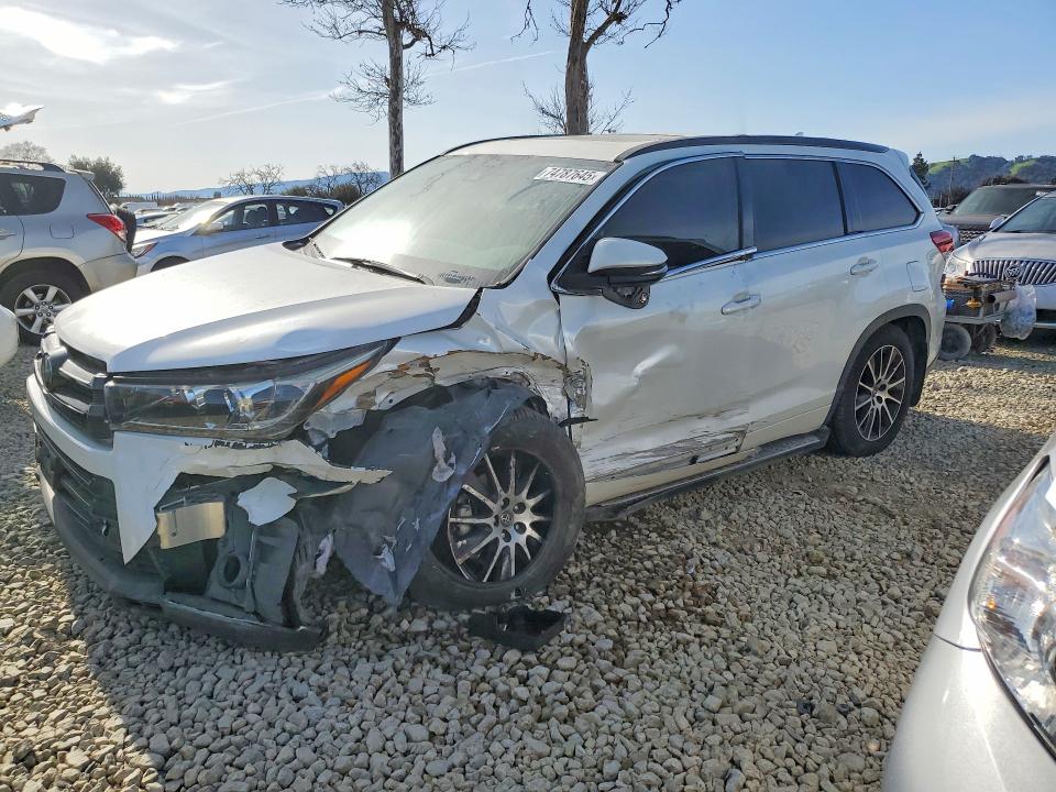 2018 TOYOTA HIGHLANDER — VIN 5TDJZRFH8JS896204