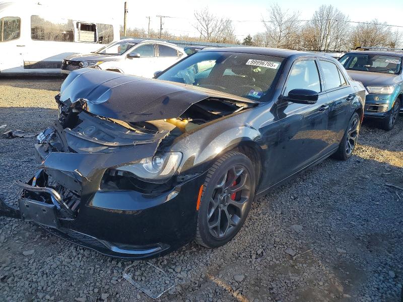 2015 CHRYSLER 300 — VIN 2C3CCABT4FH808135