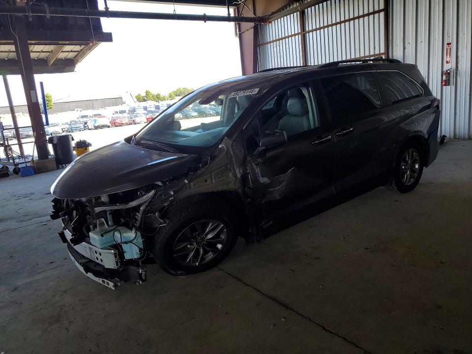 2021 TOYOTA SIENNA — VIN 5TDJRKEC1MS005543