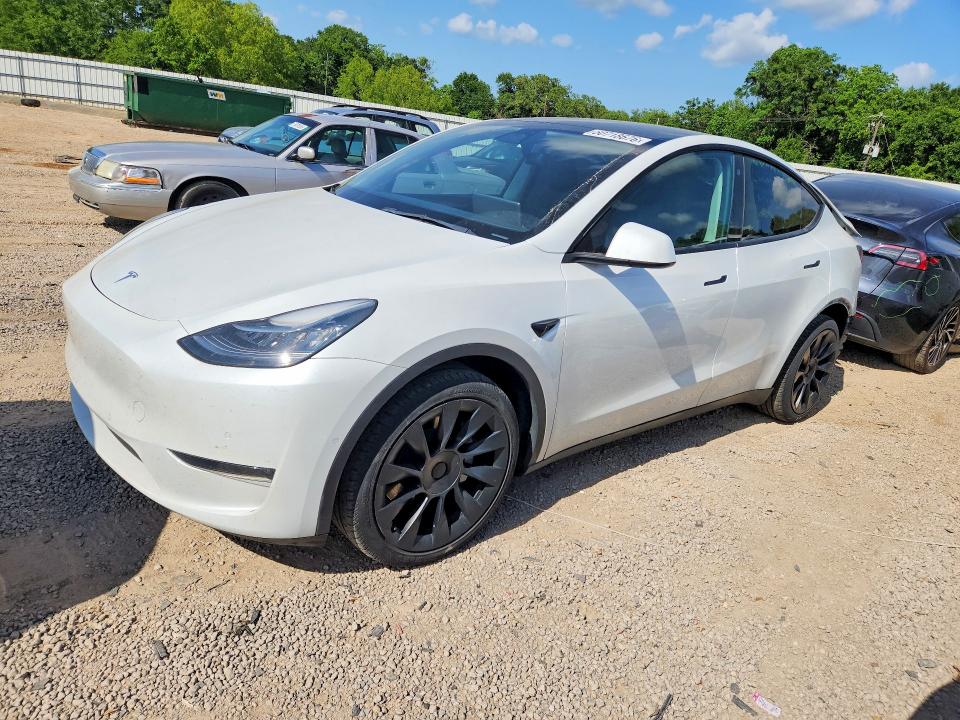2022 TESLA MODEL Y — VIN 7SAYGDEE7NA010527