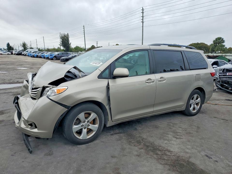 2016 TOYOTA SIENNA — VIN 5TDKK3DC1GS747431