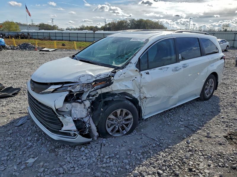 2022 TOYOTA SIENNA — VIN 5TDJRKEC8NS104118