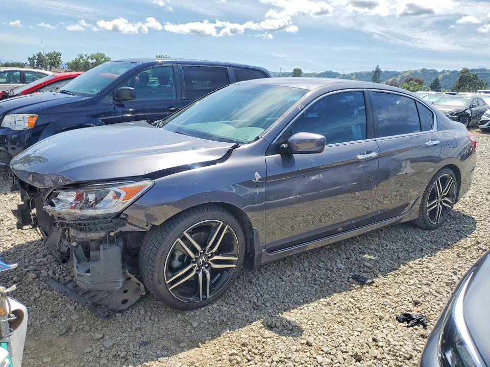 2017 HONDA ACCORD — VIN 1HGCR2F18HA165395