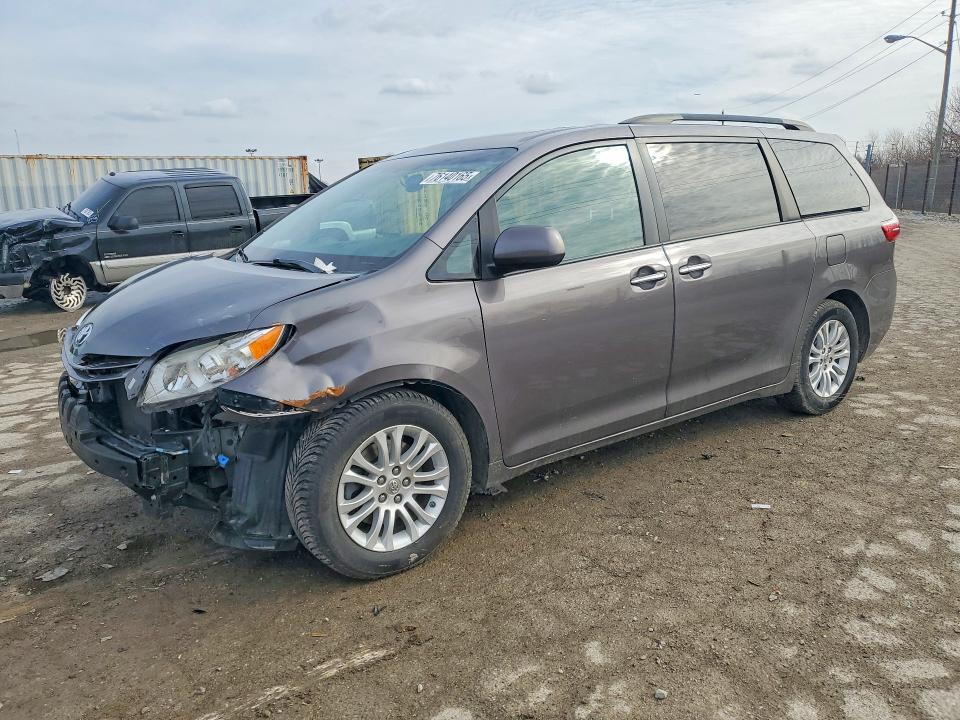 2015 TOYOTA SIENNA — VIN 5TDYK3DC5FS571122