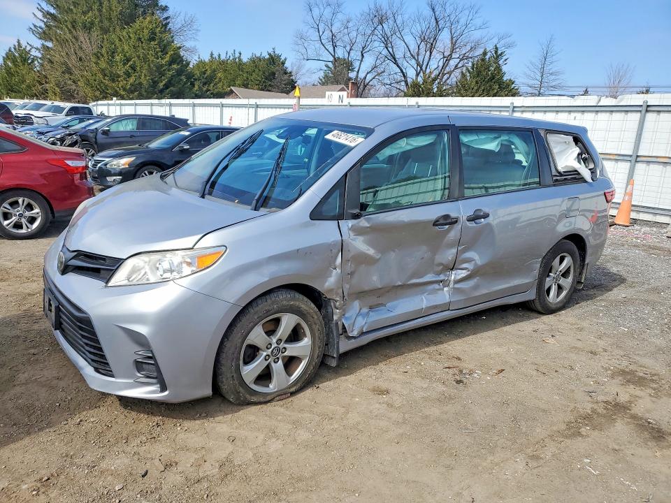 2018 TOYOTA SIENNA — VIN 5TDZZ3DC2JS963189