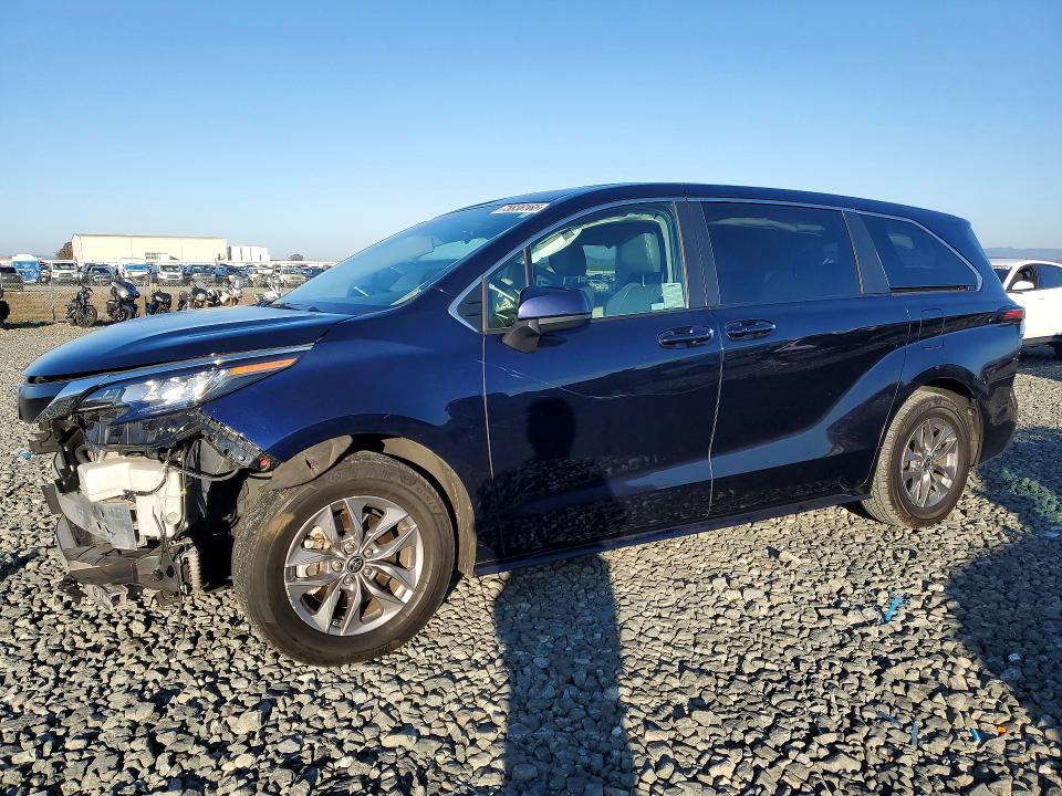 2023 TOYOTA SIENNA — VIN 5TDKRKEC3PS143447