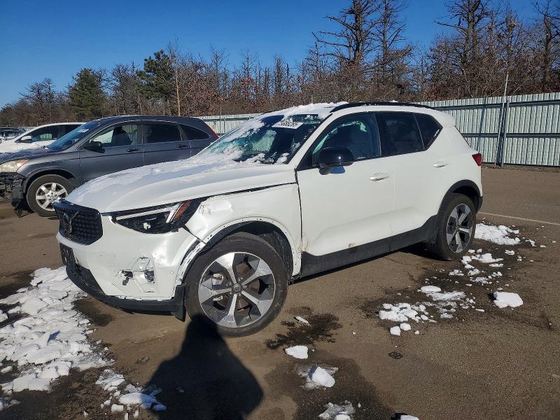 2025 VOLVO XC40 — VIN YV4L12UC8S2472302