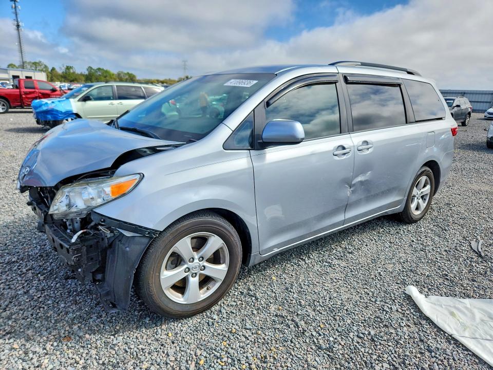 2015 TOYOTA SIENNA — VIN 5TDKK3DC4FS665224