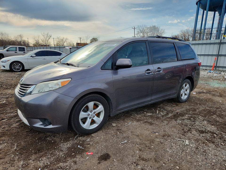 2015 TOYOTA SIENNA — VIN 5TDKK3DC5FS581297