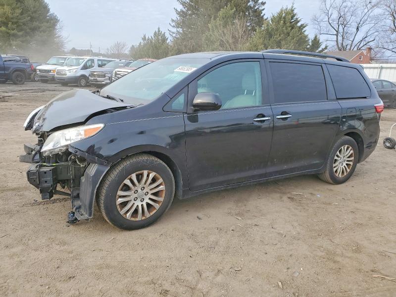 2017 TOYOTA SIENNA — VIN 5TDYZ3DC1HS812513