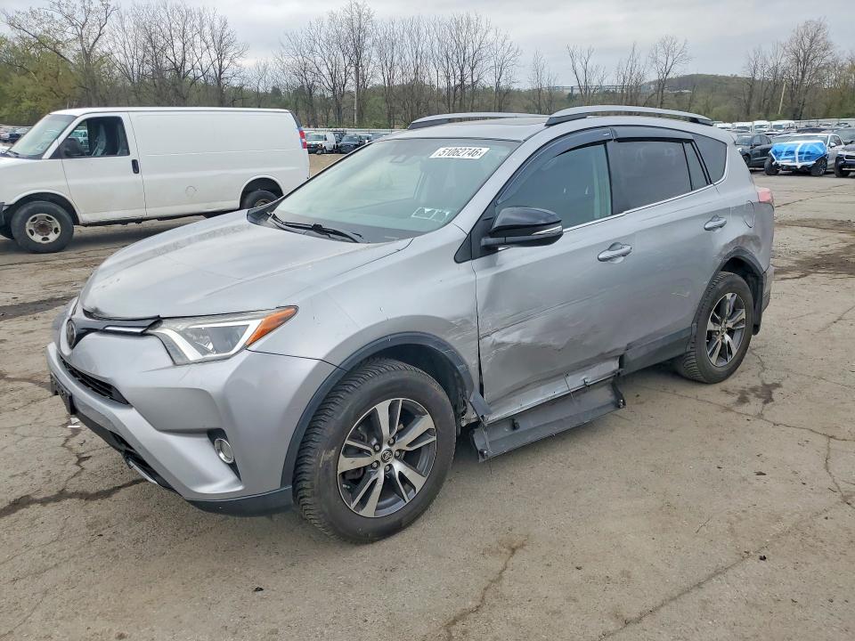 2018 TOYOTA RAV4 — VIN 2T3RFREV1JW844141