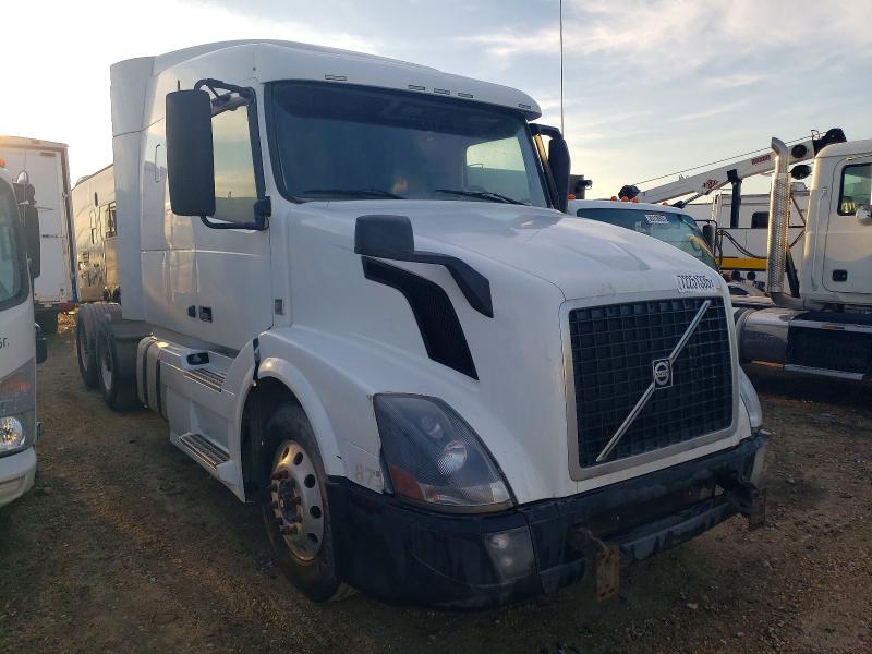 2018 VOLVO VN VNL — VIN 4V4NB9EH0JN889393