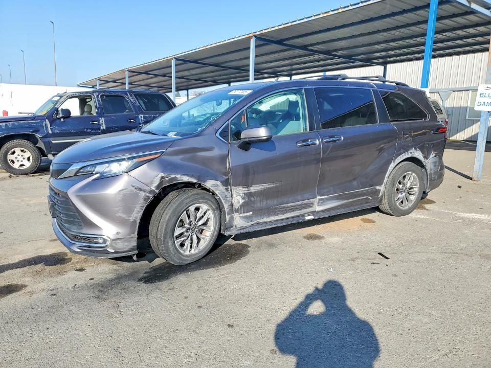 2021 TOYOTA SIENNA — VIN 5TDJRKEC8MS009962