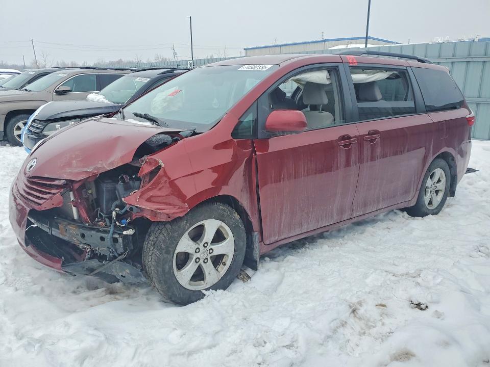 2015 TOYOTA SIENNA — VIN 5TDKK3DC3FS582481