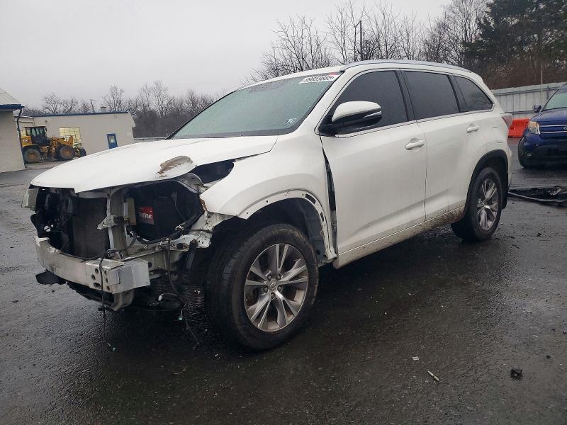2015 TOYOTA HIGHLANDER — VIN 5TDJKRFH3FS201154