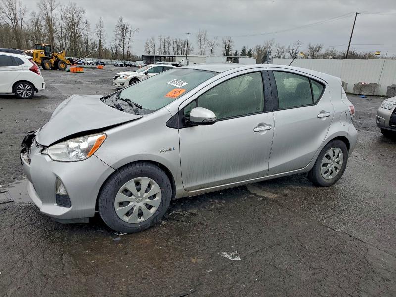 2014 TOYOTA PRIUS C — VIN JTDKDTB34E1067112