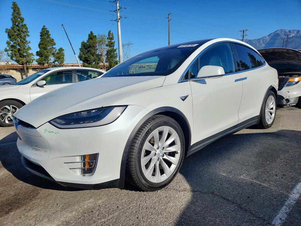2018 TESLA MODEL X — VIN 5YJXCDE23JF093588