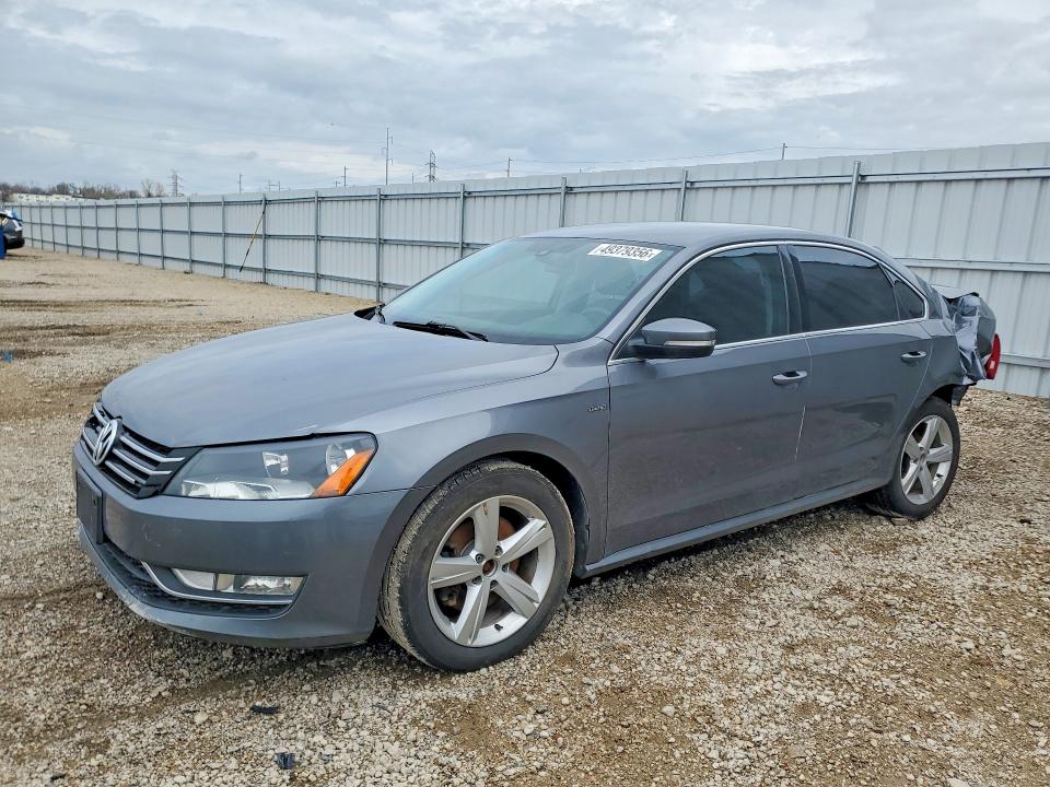 2015 VOLKSWAGEN PASSAT — VIN 1VWAT7A39FC103015