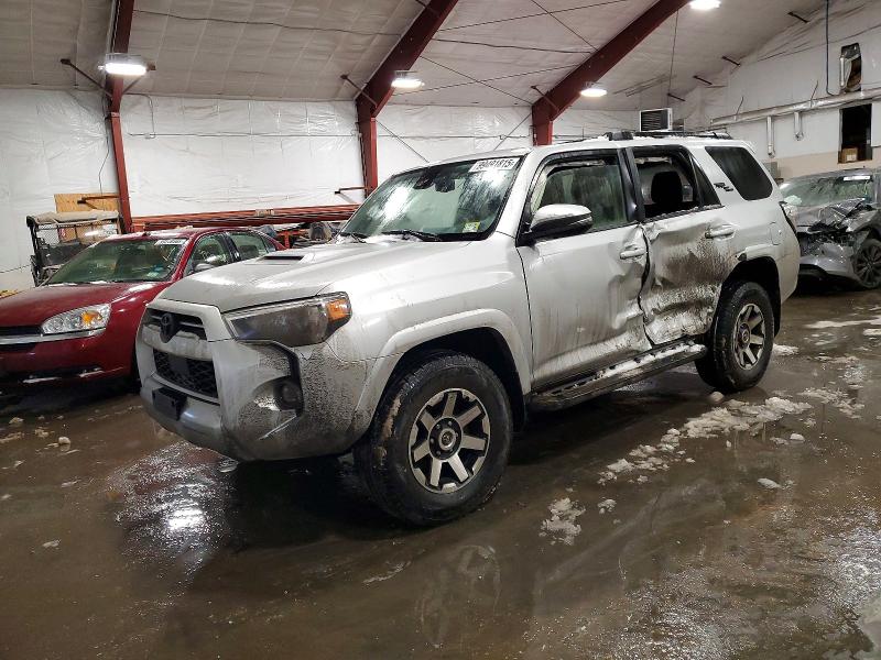 2022 TOYOTA 4RUNNER SR — VIN JTERU5JR4N6038577