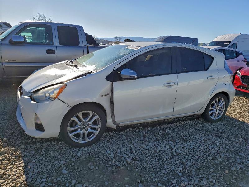 2013 TOYOTA PRIUS C — VIN JTDKDTB38D1048142