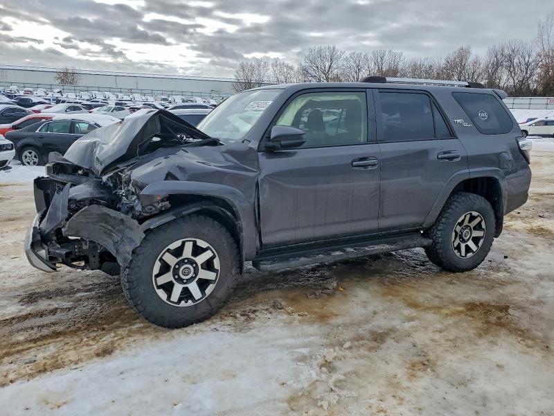 2017 TOYOTA 4RUNNER SR — VIN JTEBU5JR4H5471621