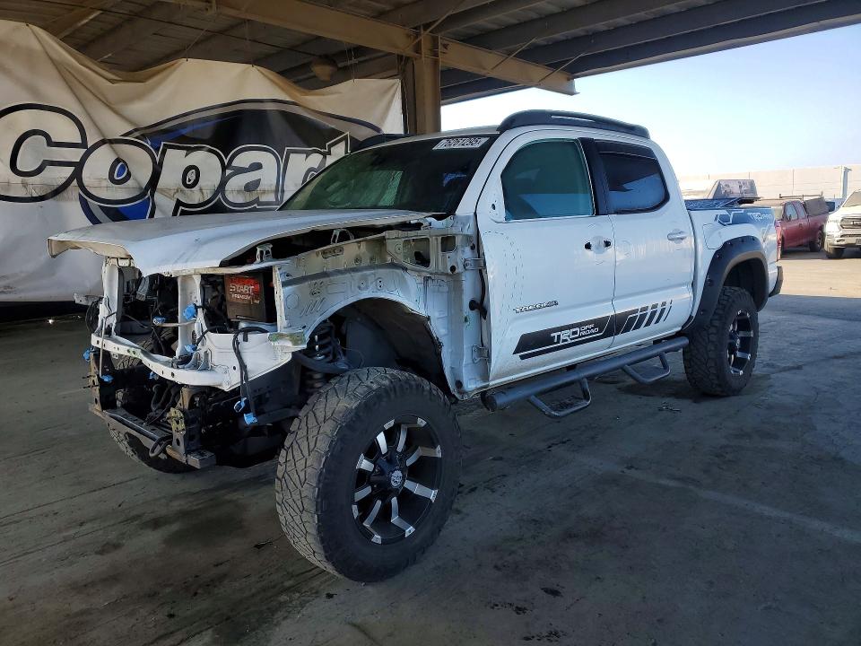 2018 TOYOTA TACOMA DOU — VIN 5TFAX5GN3JX120673