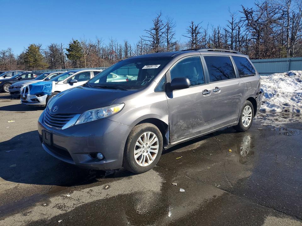 2017 TOYOTA SIENNA — VIN 5TDYZ3DC8HS830457